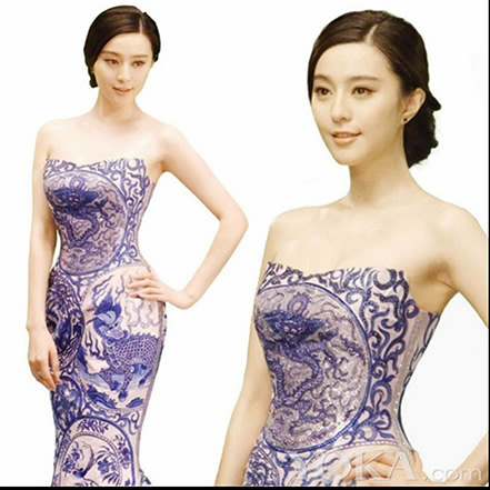范冰冰在国家形象宣传片所着“青花古韵”礼服设计